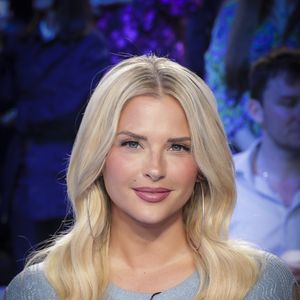 Exclusif - Kelly Vedovelli sur le plateau de l’émission « TPMP » présentée par C.Hanouna et diffusée en direct sur C8 le 29 avril 2024, à Paris, France, le 29 avril 2024. © Jack Tribeca / Bestimage
