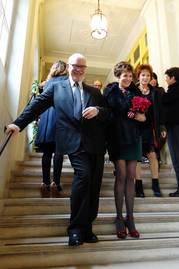 Exclusif - Catherine Laborde et son mari Thomas Stern - Catherine Laborde a epouse son compagnon de longue date Thomas Stern, publicitaire, samedi 9 novembre 2013 a la mairie du 2e arrondissement de Paris, en presence de ses amis les plus proches.