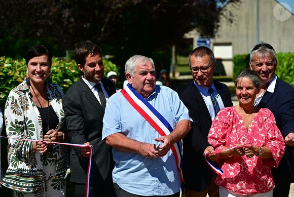 Une cérémonie en hommage à Alain Delon a été organisée un an jour pour jour après la mort de l'acteur, à Douchy-Montcorbon (Loiret), France, le 18 août 2025 © Christian Liewig/Bestimage