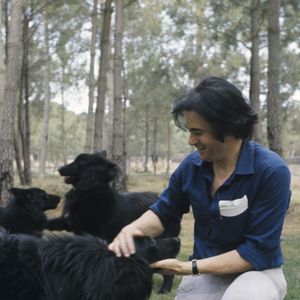 Archives - En France, à Carnac, rendez-vous avec Alain BARRIERE dans la propriété de son château baptisé Stirwen. Juillet 1976.

© Jean Lenoir via Bestimage
