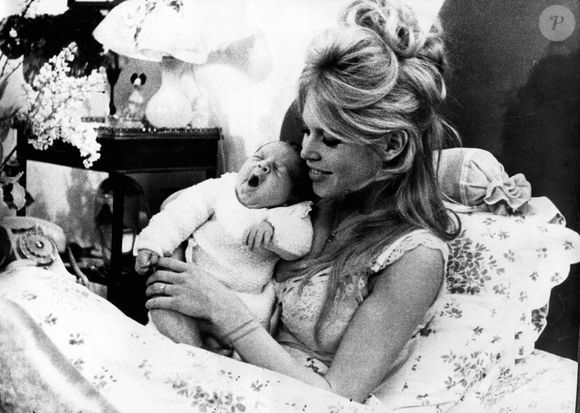 Brigitte Bardot et son fils Nicolas, unique enfant qu'elle a eu, né de son mariage avec Jacques Charrier © Keystone USA Collection / Bestimage
