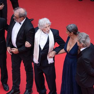 Timi-Joy Marbot, Gustave de Kervern, Pierre Richard et sa femme Ceyla Lacerda, guest - Montée des marches du film « La venue de l’avenir » lors du 78ème Festival International du Film de Cannes, au Palais des Festivals à Cannes. Le 22 mai 2025
© Olivier Borde/ Bestimage