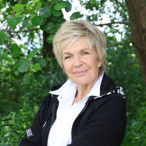 Exclusif - Véronique Jannot pose lors de la 4ème édition du festival cinéma français et gastronomie d'Aix-les-Bains, le 4 juin 2025. 
© Denis Guignebourg / Bestimage