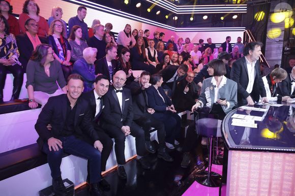 Exclusif - Damien Canivez, Jordan Deluxe, Thomas Guenolé, Maxime Guény, Danielle Moreau, Sophie Coste, Bernard Montiel, Géraldine Maillet, Christophe Carrière, Emilie Lopez, sur le plateau de l’émission « TPMP » La dernière sur C8,  présentée par C.Hanouna et diffusée en direct sur C8, Paris, France, le 27 fevrier 2025. © Jack Tribeca / Bestimage
