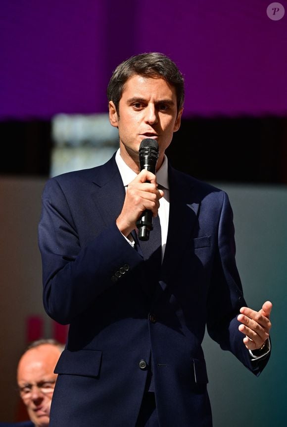 Gabriel Attal (secrétaire général du parti Renaissance) - Réunion du parti "Renaissance"à la Cité du Cinéma à Saint-Denis le 6 avril 2025. © Christian Liewing/Bestimage