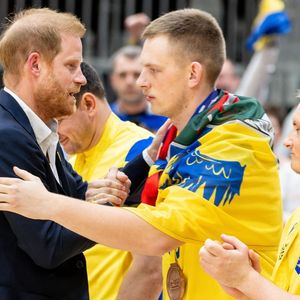 Le prince Harry, duc de Sussex, assiste à un match de volleyball en fauteuil lors des "Invictus Games Vancouver Whistler 2025" à Vancouver.


Pictured: Prince Harry