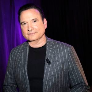 Malgré une maladie "impitoyable", elle s'est battue pendant plus de trente ans avant de vivre des derniers mois particulièrement difficiles.
Portrait Jean-Marc Généreux en marge de l'enregistrement de l'émission "L'instant de Luxe" à Paris le 29 octobre 2021. © Cédric Perrin / Bestimage