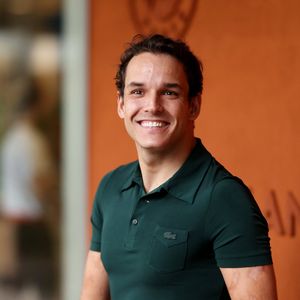 Cela concerne le jeu "Slam", présenté par Théo Curin.

Théo Curin au village lors des Internationaux de France de Tennis de Roland Garros 2025, à Paris, France, le 4 Juin 2025. © Jacovides-Moreau/Bestimage