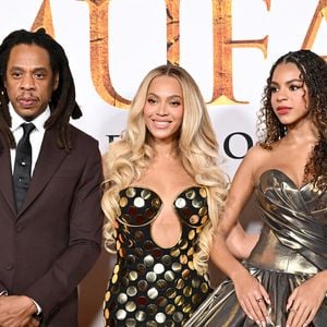 Le clan Carter a connu des jours meilleurs...

Première à Los Angeles du film de Disney « Mufasa : Le Roi Lion » de Disney.
Dolby Theatre, Hollywood, Californie.

Sur la photo : Jay-Z, Beyoncé Knowles et Blue Ivy Carter.