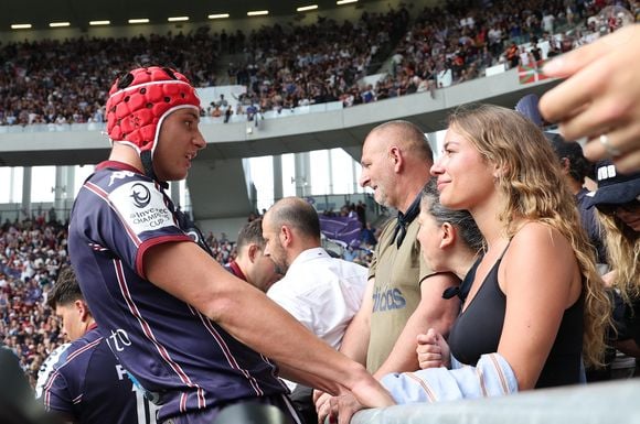 Le rugbyman est en couple depuis 2 ans avec Chiara

Louis Bielle-Biarrey et sa compagne Chiara - Demi-finale Union de rugby investec Champions Cup entre l'Union Bordeaux-Bègles et le Stade Toulousain  (35-18) à Bordeaux, France, le 4 mai 2025. © Nicoles Luttiau/Bestimage