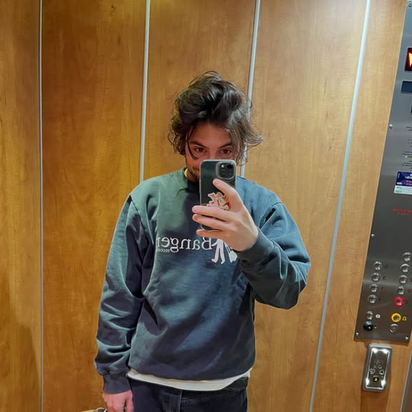 Etienne Carbonnier (Quotidien) installé dans un très bel appartement parisien pourvu d'une immense terrasse : aperçus de son bien unique