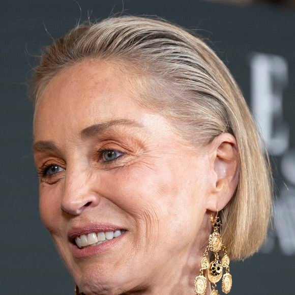 "Le stress est un facteur aggravant. Je dois faire attention. Tout le temps. À vie", a-t-elle partagé. 
Le 2 juin 2026, Madrid, Espagne : L'actrice américaine Sharon Stone assiste au photocall de la soirée Elle Style Awards 2026 au Casino de Madrid. (Image de crédit : © Atilano Garcia/SOPA Images via ZUMA Press Wire)