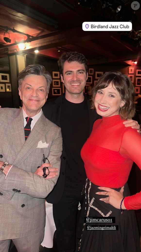 Jazmin Grace Grimaldi, fille naturelle d'Albert de Monaco et Tamara Rotolo, chantant à New York. Elle pose avec une pointure de la musique live new yorkaise, Jim Caruso