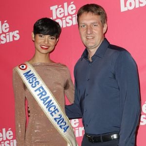 Il s'agit de Frédéric Gilbert

Eve Gilles, Miss France 2024 et Frédéric Gilbert - Photocall de la soirée "Télé Loisirs Awards 2024" aux Jardins du Pont-Neuf à Paris le 23 septembre 2024. © Coadic Guirec/Bestimage