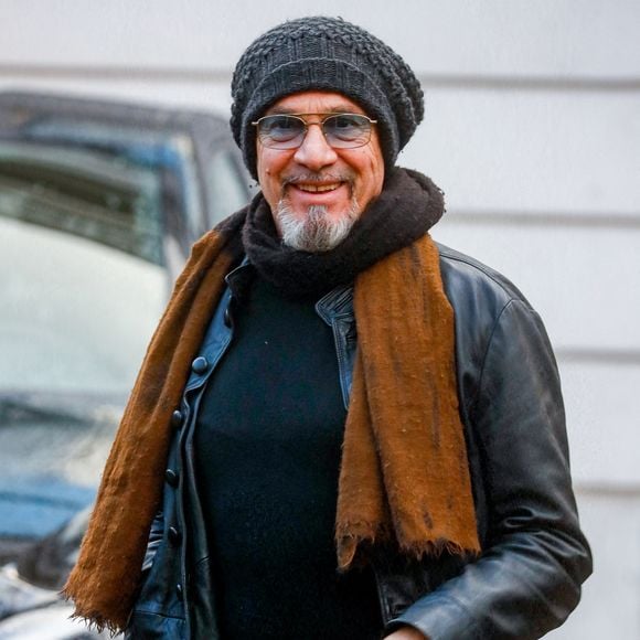 Florent Pagny arrive pour l'enregistrement de l'émission "Vivement Dimanche", présentée par M. Drucker, à Paris, France, le 14 novembre 2023. © Christophe Clovis/Bestimage