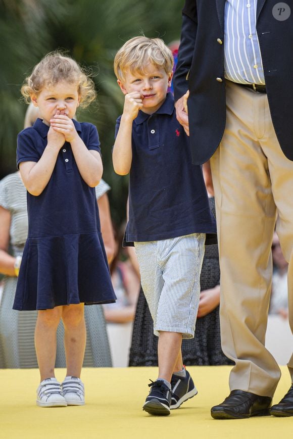 Le Prince Albert II de Monaco, ses enfants Gabriella et Jacques de Monaco posent le long du tapis jaune pour célébrer le 20e anniversaire de 'Bob l'éponge et les Pantoufles' lors du 59e Festival de la Télévision de Monte Carlo, qui s'est tenu au Grimaldi Forum. Monaco le 16 juin 2019. Photo Marco Piovanotto/ABACAPRESS.COM