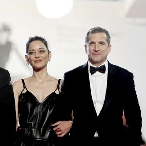 Marion Cotillard et Guillaume Canet - Descente des marches du film « Karma » lors du 79ème Festival International du Film de Cannes, le 15 mai 2026. © Jacovides-Moreau / Bestimage