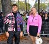Des imprévus peuvent aussi contraindre les deux tourtereaux à rester à la maison.

Louane Emera et son compagnon Florian Rossi arrivent au défilé de mode Miu Miu lors de la Fashion Week printemps/été 2022 à Paris, France, le 5 octobre 2021. © Veeren Ramsamy-Christophe Clovis/Bestimage