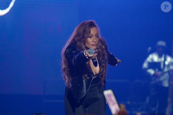 La mère de famille s'était en effet éloignée de la scène pour pouvoir subvenir aux besoins de ses enfants.

Kayliah lors du concert R&B Legacy au Dôme de Paris, France, le 20 mars 2026. © Anne-Sophie Guebey/Bestimage