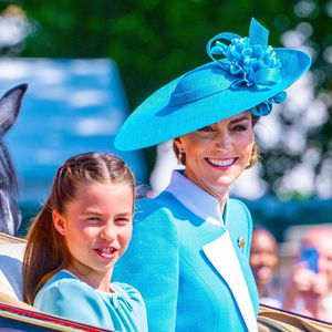 La princesse Charlotte de Galles, Catherine (Kate) Middleton, princesse de Galles, - Les membres de la famille royale britannique arrivent à Buckingham Palace pour la cérémonie Trooping the Colour à Londres, le 14 juin 2025. Affecté par le crash du Boeing 787 Dreamliner à Ahmedabad du 12 juin, le souverain et les officiels porteront un brassard noir en hommage aux plus de 270 victimes. Bon nombre d'elles étaient des ressortissants britanniques. 
© Backgrid / Bestimage