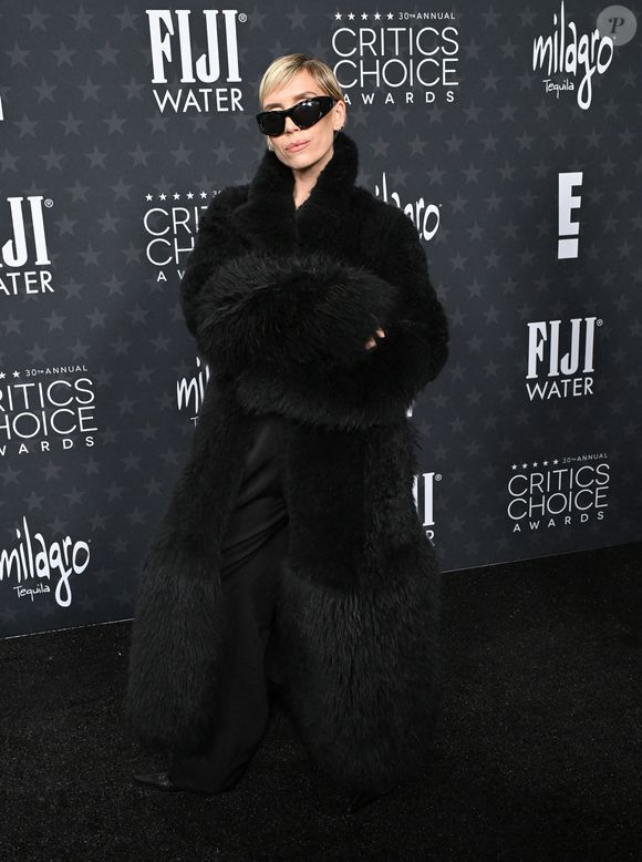 Aujourd'hui, elle revient avec un sixième album intitulé "The Afterparty", qu'elle considère peut-être "comme son dernier" et qu'elle a écrit en plein post-partum...

Lykke Li arrive à la 30e cérémonie annuelle des Critics Choice Awards qui se tient au Barker Hanger le 7 février 2025 à Santa Monica, Californie, USA. Photo Lisa OConnor/Aff/Abaca