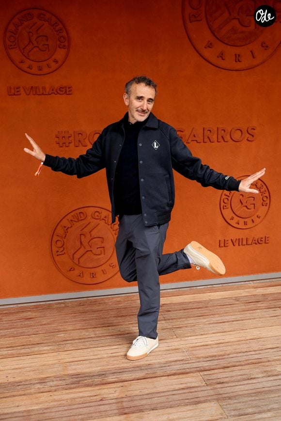 "Avoir une maison sur l’île de Beauté était un rêve", avait confié l'humoriste, qui y accueille régulièrement ses amis.

Elie Semoun au village lors des Internationaux de France de Tennis de Roland-Garros 2026 à Paris, le 3 juin 2026. 

© Jacovides-Moreau / Bestimage