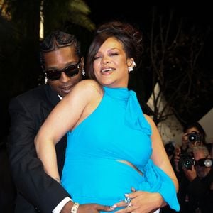 Rihanna a fait une apparition surprise à Cannes.

ASAP Rocky et sa femme Rihanna (enceinte) - Descente des marches du film « Highest 2 Lowest » lors du 78ème Festival International du Film de Cannes, au Palais des Festivals à Cannes.
© Jacovides-Moreau / Bestimage