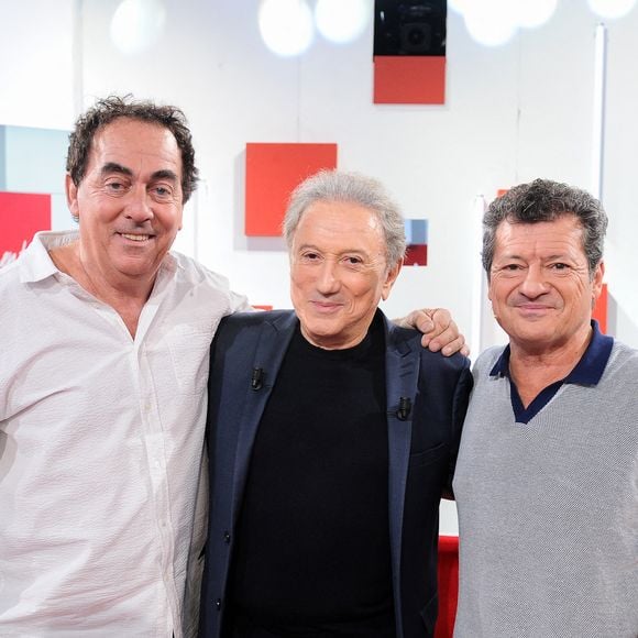 Eric Carriere, Michel Drucker et Francis Ginibre - Les chevaliers du fiel - Enregistrement de l'émission "Vivement dimanche" au studio Rive gauche, le 18 mars 2025, présentée par M.Drucker, et diffusée le 23 mars 2025 sur France 3. 

© Guillaume Gaffiot / Bestimage