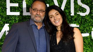Jean Reno possède un mas aux Baux-de-Provence, où sa femme Zofia prend en charge une activité traditionnelle