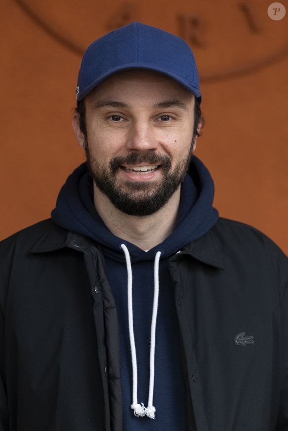 Tom Villa au village lors des Internationaux de France de Tennis de Roland Garros 2025. Paris, le 27 mai 2025. 
© Moreau / Jacovides / Bestimage