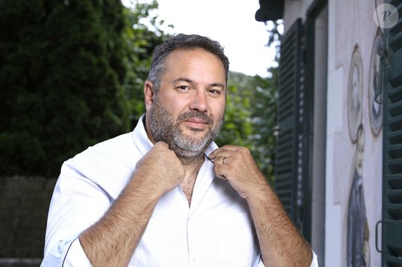 Bruce Toussaint quitte BFMTV pour la future matinale de TF1 - Rendez-vous avec Bruce Toussaint lors de la 5ème édition des écrivains chez Gonzague Saint Bris à Chanceaux-près-Loches le 27 août 2023. © Cédric Perrin / Bestimage
