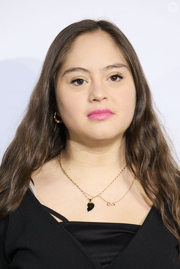 Mayane-Sarah El Baze - Première édition des Trophées Madame – Le Grand Dîner dans le cadre prestigieux de l'hôtel Peninsula à Paris le 6 mars 2025. Cet événement d’exception a réuni des figures influentes du monde de la culture, du sport, du luxe et de l’entrepreneuriat, venues célébrer les femmes qui façonnent et inspirent notre époque.
Placée sous le signe de l’excellence, de l’innovation et de l’audace, cette soirée a mis à l’honneur des personnalités féminines remarquables, sélectionnées pour leur impact et leur engagement dans leur domaine respectif.
Le trophée exclusif des « Trophées Madame » a été conçu par l’artiste de street art Leloluce, incarnant la force et la résilience des femmes d’aujourd’hui.
Les lauréates ont été choisies par un comité d’expertes influentes, issues du mouvement Women With Impact et reconnues pour leur discernement et leur engagement en faveur de la promotion des femmes. © Cyril Moreau/Bestimage