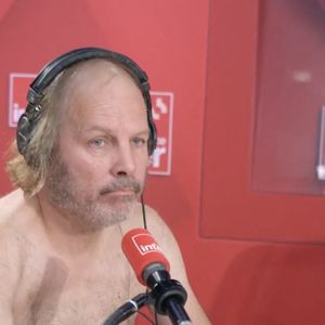 Philippe Katerine s’est mis tout nu pour sa première chronique sur France Inter le 29 août 2024. © France Inter via Bestimage