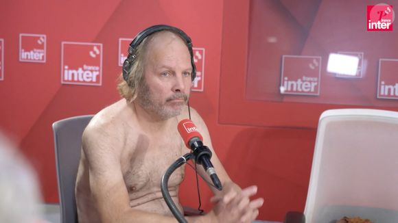 Philippe Katerine s’est mis tout nu pour sa première chronique sur France Inter le 29 août 2024. © France Inter via Bestimage