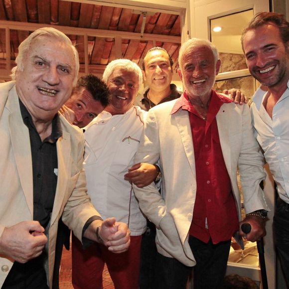 Malgré toutes ces rencontres prestigieuses, son rêve ultime reste d’accueillir un jour Al Pacino.

Aldo Maccione, Mamo, Jean-Paul Belmondo et Jean Dujardin - People posent dans le restaurant de Mamo, "Le Michelangelo" à Antibes le 19 décembre 2012. Patrick Clemente - Vincent Rossotti / Nice Matin / Bestimage
