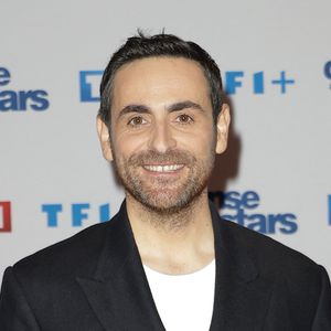 Cette découverte choc, l'animateur l'a su il y a seulement trois ans, lors d'une visite médicale pour acheter un appartement.

Camille Combal au lancement de la saison 2026 de "Danse avec les stars", le 18 décembre 2025. 

Photo : Coadic Guirec / Bestimage