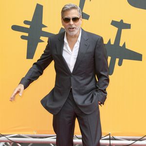 Son partenariat de longue date avec Nespresso contribue largement à sa richesse.

George Clooney - Photocall de la série "Catch-22" à "The Space Cinema Moderno" à Rome. Le 13 mai 2019.
BS / Bestimage
