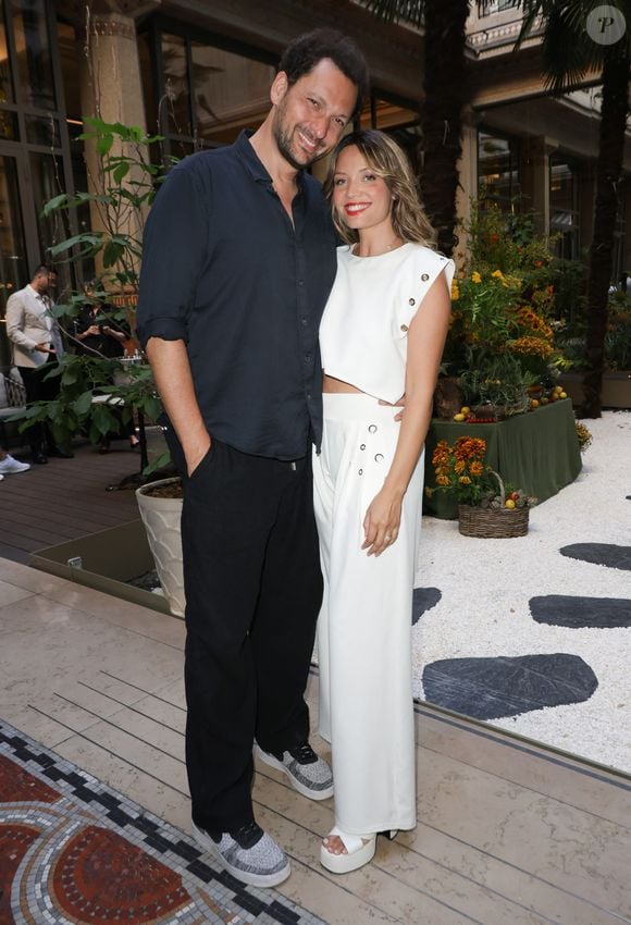 Exclusif - Éric Antoine et sa compagne Gennifer Demey lors de l'inauguration Le Patio by Norbert Tarayre au Prince de Galles à Paris, France, le 4 juillet 2025. © Coadic Guirec/Bestimage