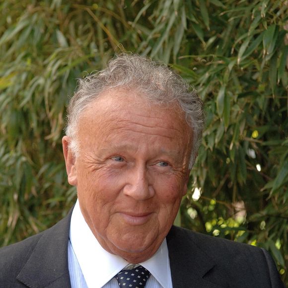 Le présentateur de télévision français Philippe Bouvard photographié au 'Village VIP' de Roland Garros lors de l'Open de tennis 2005 à Roland-Garros à Paris-France le 23 mai 2005. Photo by Gorassini-Zabulon/ABACA