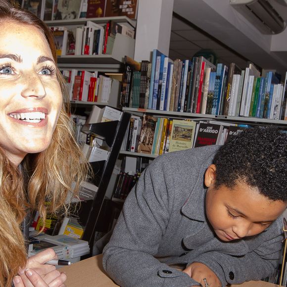 Sandrine Diouf, en presence de son fils Isaac, dedicace son livre "Au-dela de la vie", paru aux editions Michel Lafon, a la librairie du Prado a Marseille. Le 18 janvier 2014
AGENCE / BESTIMAGE
