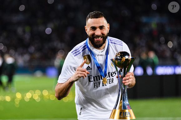 Les hommes de Simone Inzaghi ont remporté la victoire avec quatre buts marqués contre zéro pour l’équipe adverse. Karim Benzema en a inscrit deux, ne laissant que peu de chances à Al-Najma Sports Club de revenir au score.

Karim Benzema le trophée de la coupe du monde des clubs lors de la coupe du monde des clubs opposant le Real Madrid au Al Hilal au stade Prince Moulay Abdellah à Rabat, Maroc, le 11 février 2023. Le Real a Gagné 5-3. © Marcio Machado/Zuma Press/Bestimage