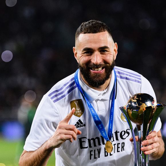 Les hommes de Simone Inzaghi ont remporté la victoire avec quatre buts marqués contre zéro pour l’équipe adverse. Karim Benzema en a inscrit deux, ne laissant que peu de chances à Al-Najma Sports Club de revenir au score.

Karim Benzema le trophée de la coupe du monde des clubs lors de la coupe du monde des clubs opposant le Real Madrid au Al Hilal au stade Prince Moulay Abdellah à Rabat, Maroc, le 11 février 2023. Le Real a Gagné 5-3. © Marcio Machado/Zuma Press/Bestimage