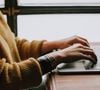 Les procrastinateurs actifs se distinguent de ceux qui subissent leurs retards.

Photo prise par Christin Hume / Unsplash