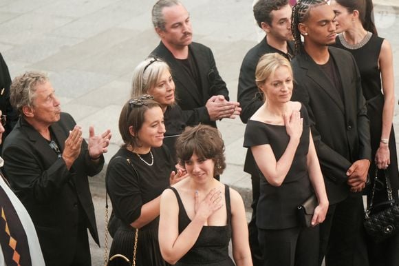 Patrick Ardisson, Manon Ardisson, Ninon Ardisson, Christiane Bergognon (ex femme de Thierry Ardisson), Audrey Crespo-Mara, son fils Sekou, Gaston Ardisson et sa compagne - Sorties des obsèques de Thierry Ardisson en l’église Saint-Roch de Paris, France, le 17 juillet 2025. © Bestimage