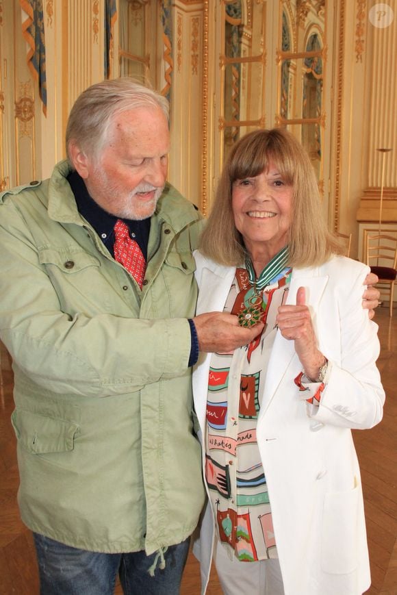 Exclusif - Jean-Jacques Debout et Chantal Goya - Rachida Dati, ministre de la Culture, remet les insignes de Commandeur des Arts et Lettres à Chantal Goya au ministère de la Culture à Paris le 2 juillet 2024.

© Philippe Baldini / Bestimage