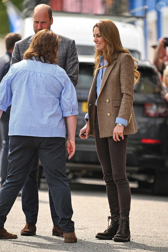 Le prince William, prince de Galles, et Catherine (Kate) Middleton, princesse de Galles, duc et duchesse de Rothesay, visitent la ville de Tobermory en Ecosse, Royaume Uni, le 29 avril 2025. © Backgrid UK/Bestimage
