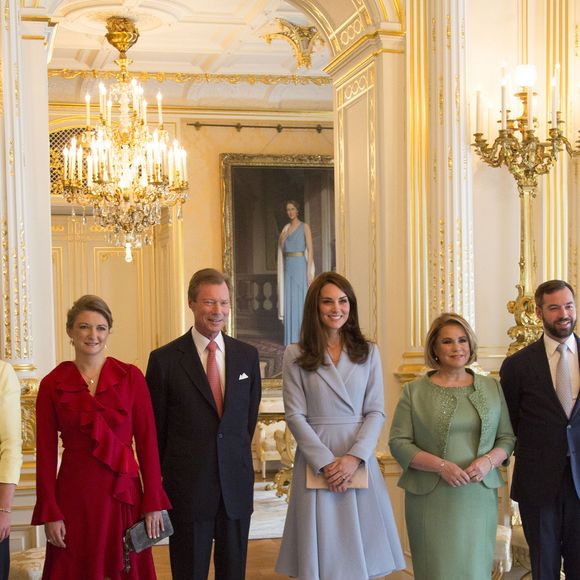 La naissance du bébé princier est prévue pour l’automne 2025, mais le sexe de l’enfant n’a pas été révélé.

La princesse Alexandra, la comtesse Stéphanie de Lannoy, le grand duc Henri, Catherine Kate Middleton, la duchesse de Cambridge, la grande duchesse Maria Teresa et  grand-duc héritier Guillaume  - Catherine Kate Middleton, la duchesse de Cambridge en visite au Luxembourg, le 11 mai 2017. @Agence/ Bestimage