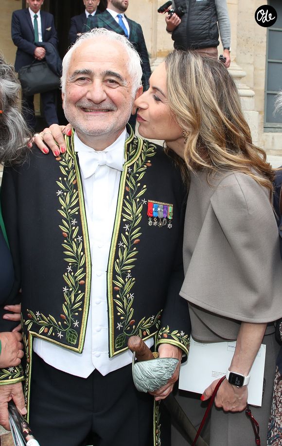 Ce sont les animaux qui ont cimenté leur relation

Guy Savoy et sa compagne Laetitia Barlerin à l'Académie des Beaux-Arts, sous la Coupole de l'Institut de France à Paris, France, le 20 Mai 2026.

© Bertrand Rindoff / Bestimage