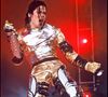 Parmi les trésors les plus attendus : un légendaire gant en strass Swarovski porté en 1988 lors des répétitions à Wembley, estimé entre 100 000 et 150 000 euros.

Archive - Michael Jackson au stade Wembley en concert en 1997, tournée "History World Tour". 

© Bestimage