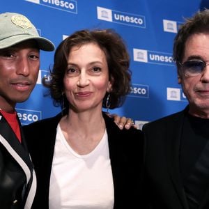 Pharrell Williams, Audrey Azoulay et Jean-Michel Jarre - Le rappeur, producteur et créateur de mode américain Pharrell Williams reçoit un diplôme de la directrice générale de l'UNESCO A.Azoulay en tant qu'Ambassadeur de bonne volonté de l'UNESCO pour les arts, l'éducation et l'entreprenariat, au siège de l'UNESCO, à Paris, le 17 décembre 2024. 
© Stéphane Lemouton / Bestimage